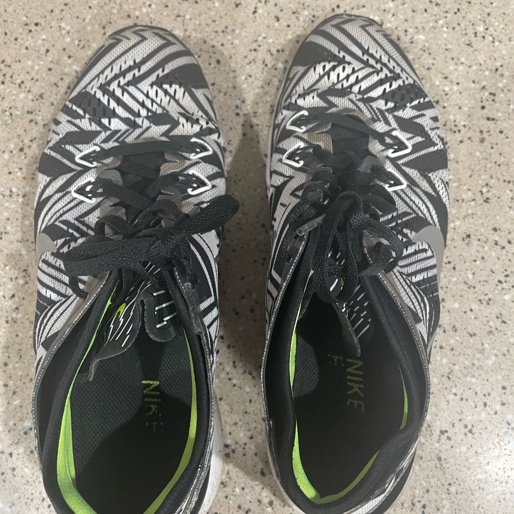 Nike Shoes - Picture 4 of 10